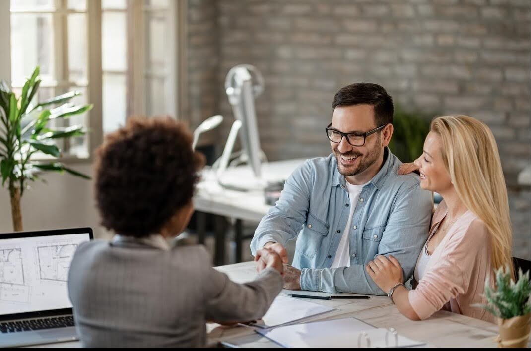 4 Tips to Hire a Mortgage Broker for Community Bank Home Loans